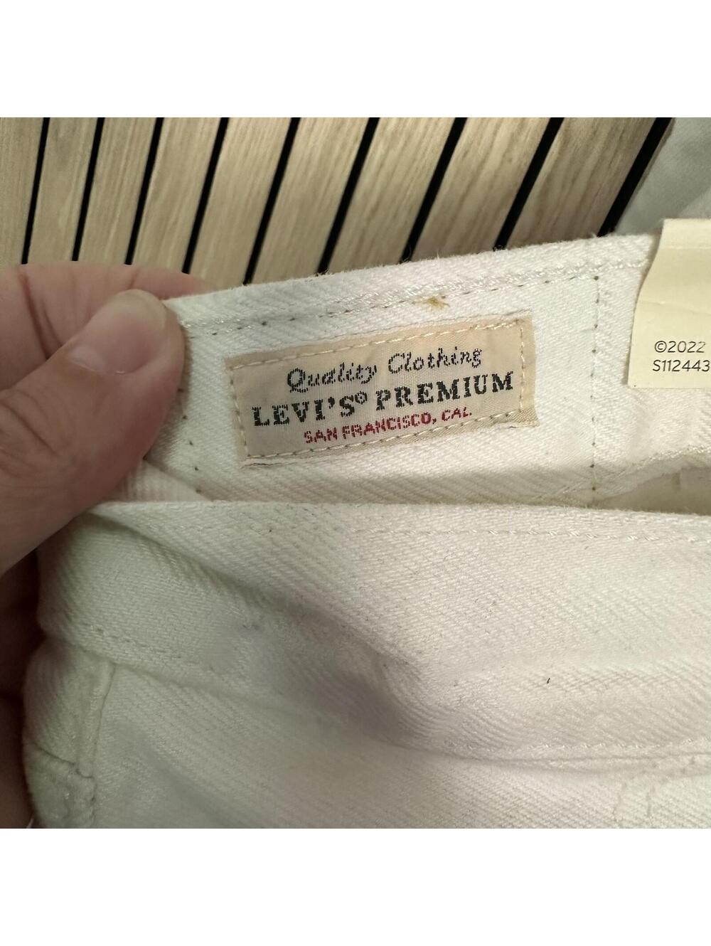 076 Levi's Premium 501 Distressed Denim Shorts (Size 32, White, NWT) - Picture 3 of 6